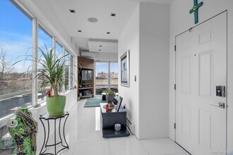 21-70 31st St in Queens, NY - Building Photo - Building Photo