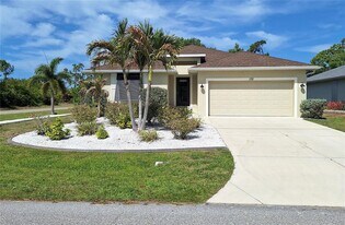 132 David Blvd in Rotonda West, FL - Building Photo