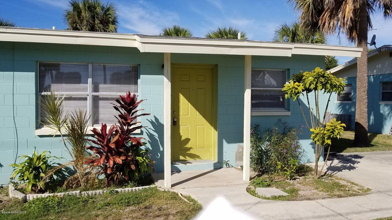6417 Ridgewood Ave in Cocoa Beach, FL - Building Photo