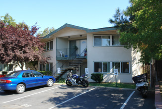 Ashdale Court Apartments in Sacramento, CA - Building Photo - Building Photo