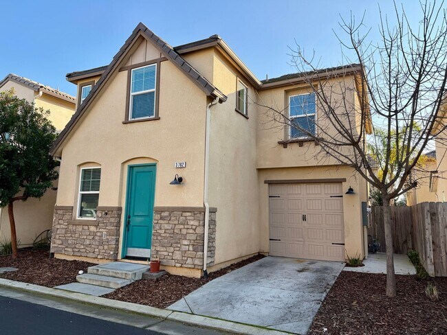 3762 Friendship Ln in Clovis, CA - Building Photo - Building Photo