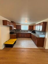 127 W 93rd St in Los Angeles, CA - Foto de edificio - Building Photo