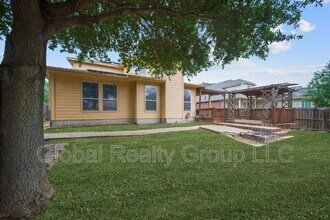 444 Silver Buckle in Schertz, TX - Building Photo - Building Photo