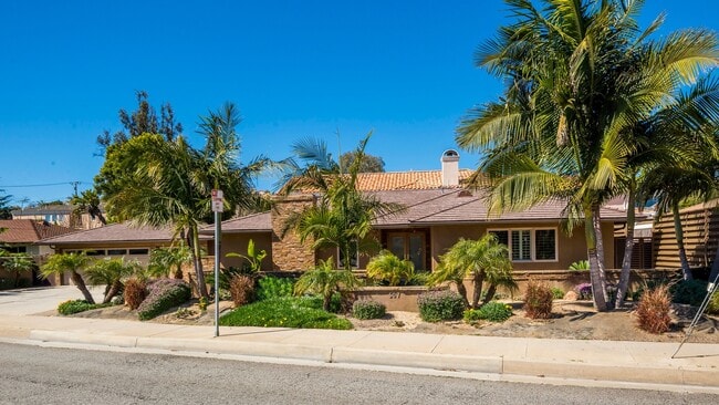 property at 507 S Aviation Blvd
