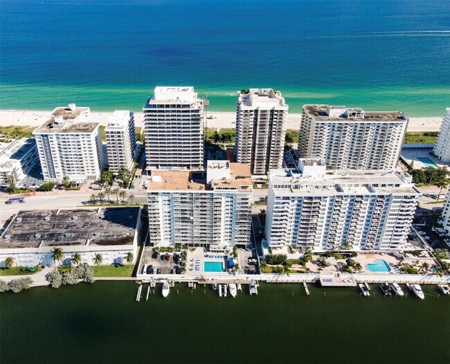 5750 Collins Ave in Miami Beach, FL - Building Photo - Building Photo