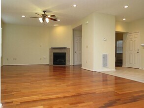 12506 N Ashford Villa Ln in Houston, TX - Foto de edificio - Building Photo