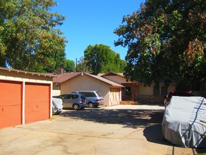 13921 Vanowen St in Van Nuys, CA - Building Photo - Building Photo