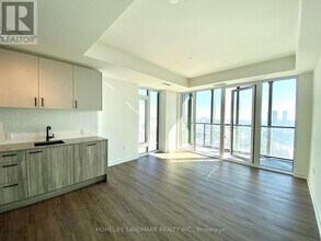 1 Quarrington Lane in North York, ON - Building Photo - Building Photo