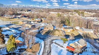 4605 Peachtree Dr NW in Roanoke, VA - Building Photo - Building Photo