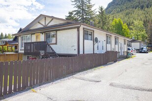 434A Muskrat St in Banff, AB - Building Photo