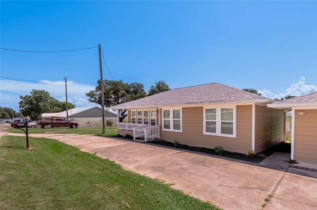 280 Crestmont St in Pointblank, TX - Building Photo - Building Photo