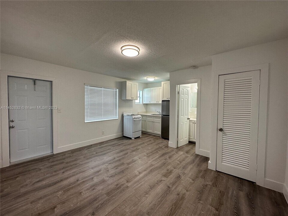 4249 Bougainvilla Dr-Unit -8 in Lauderdale-by-the-Sea, FL - Building Photo