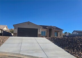 2561 N Ridge Ave in Bullhead City, AZ - Building Photo