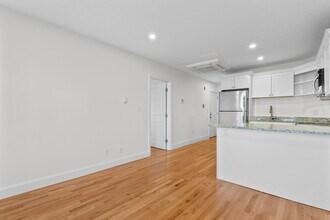 754 Huntington Ave, Unit 3 in Boston, MA - Building Photo - Building Photo
