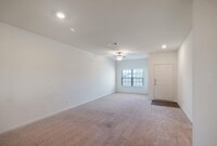 18524 Quiet Range Dr in Elgin, TX - Foto de edificio - Building Photo