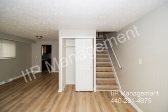 23984 Banbury Cir in Warrensville Heights, OH - Building Photo - Building Photo