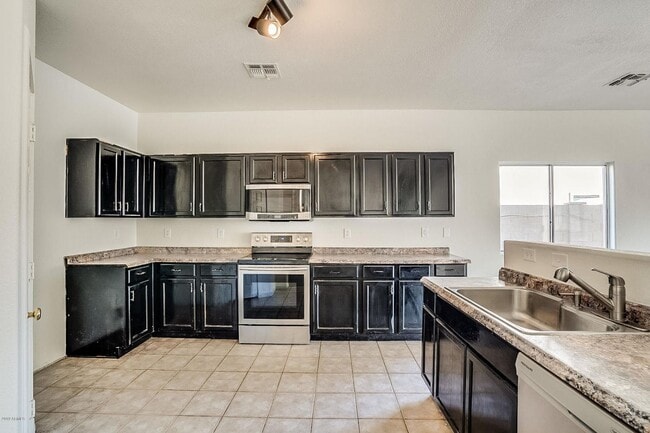 3213 S 66th Ave in Phoenix, AZ - Building Photo - Building Photo