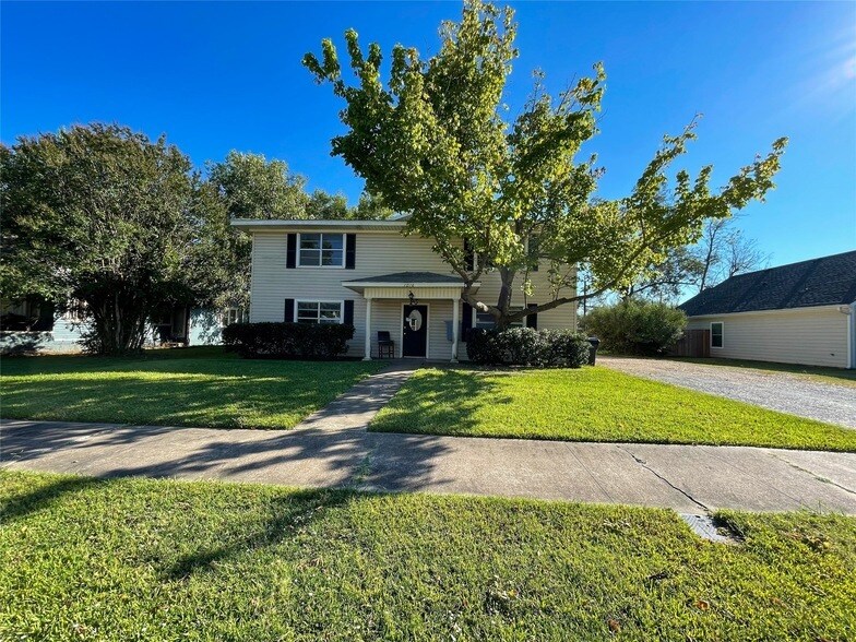 1016 W Gandy St, Unit 2 in Denison, TX - Foto de edificio