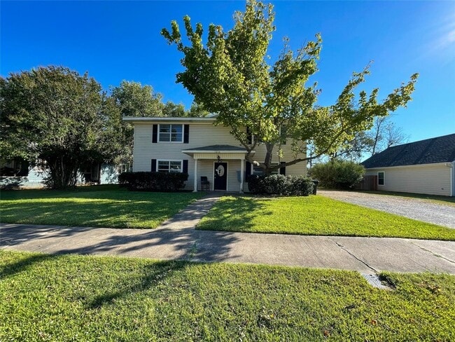 property at 1016 W Gandy St