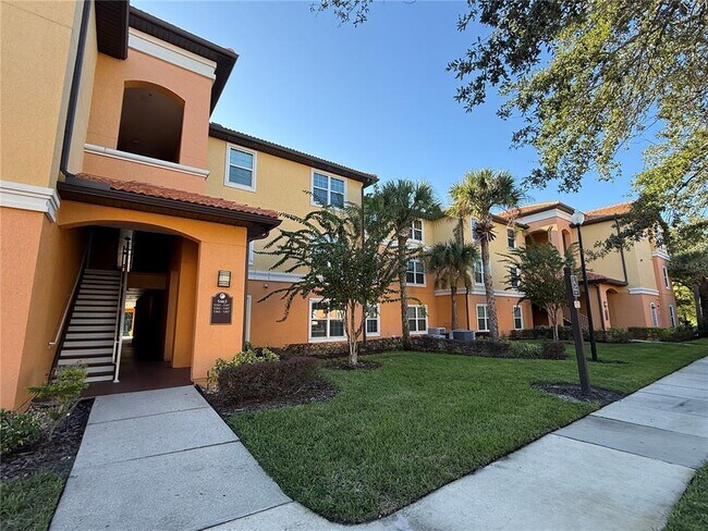 property at 5463 Vineland Rd