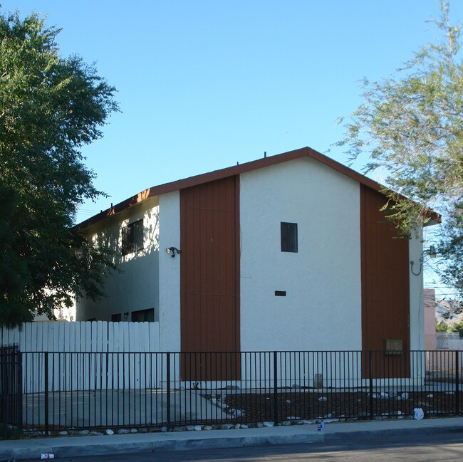 214 W Avenue S in Palmdale, CA - Foto de edificio - Building Photo