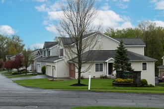 Nott’s Landing West in Schenectady, NY - Foto de edificio - Building Photo