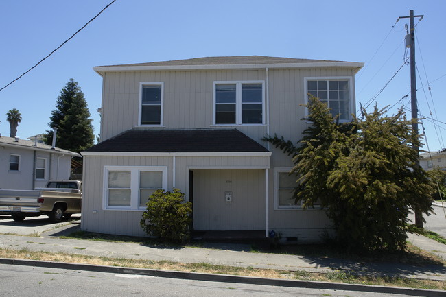 3500-3504 Maple Ave in Oakland, CA - Foto de edificio - Building Photo