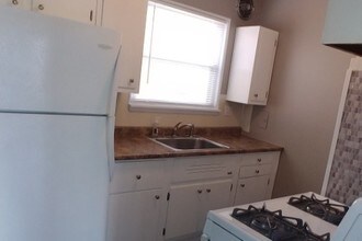 2809 W 13 Mile Rd, Unit #3 in Royal Oak, MI - Building Photo - Building Photo