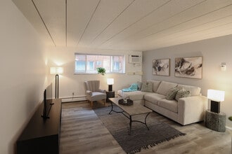 Hamilton House - One Month Free in Berea, OH - Foto de edificio - Interior Photo