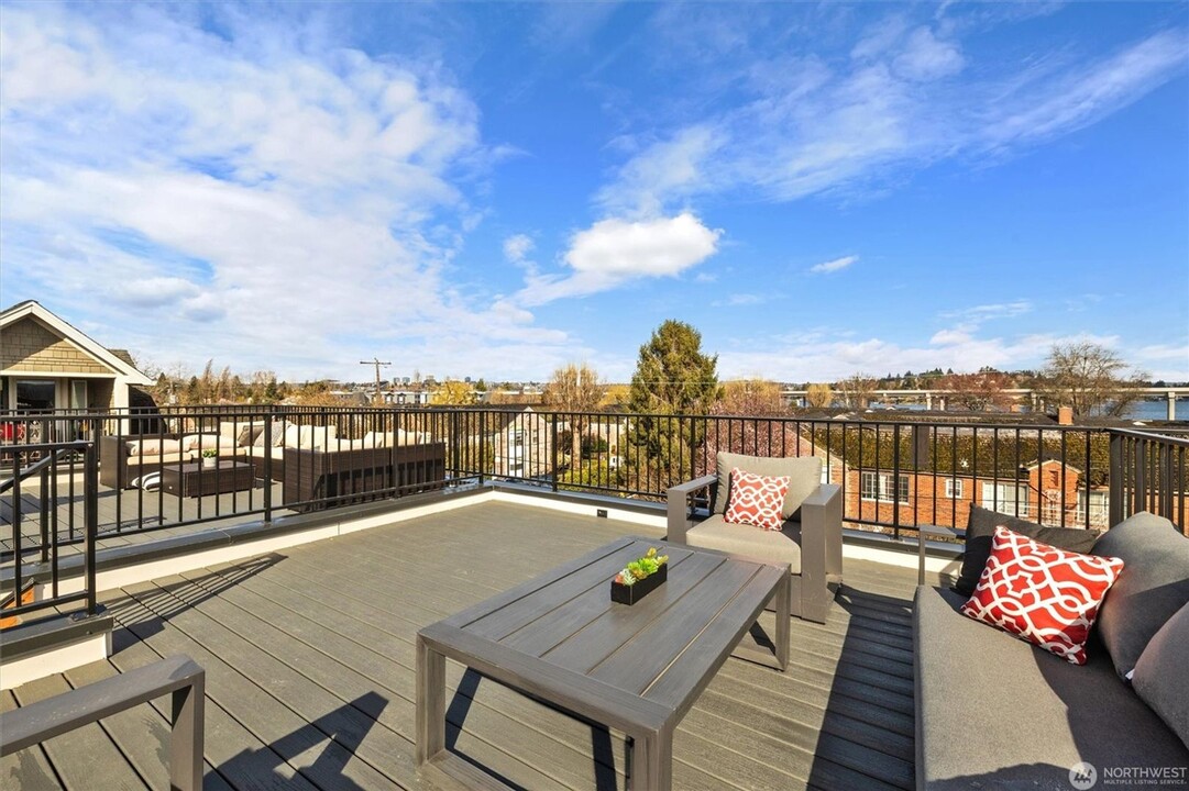 4211 E McGilvra St in Seattle, WA - Building Photo