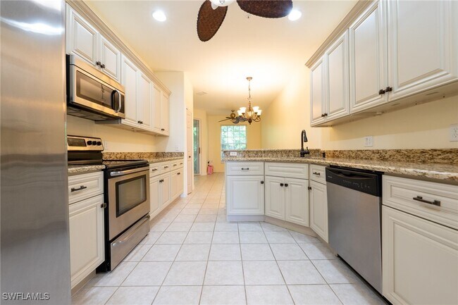 2200 Arielle Dr in Naples, FL - Building Photo - Building Photo