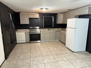 1583 Garden Ave in Daytona Beach, FL - Foto de edificio - Building Photo