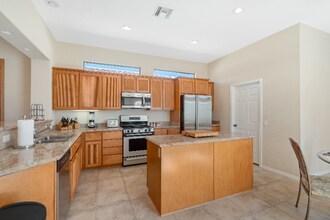 10 Chatmoss Rd in Henderson, NV - Building Photo - Building Photo