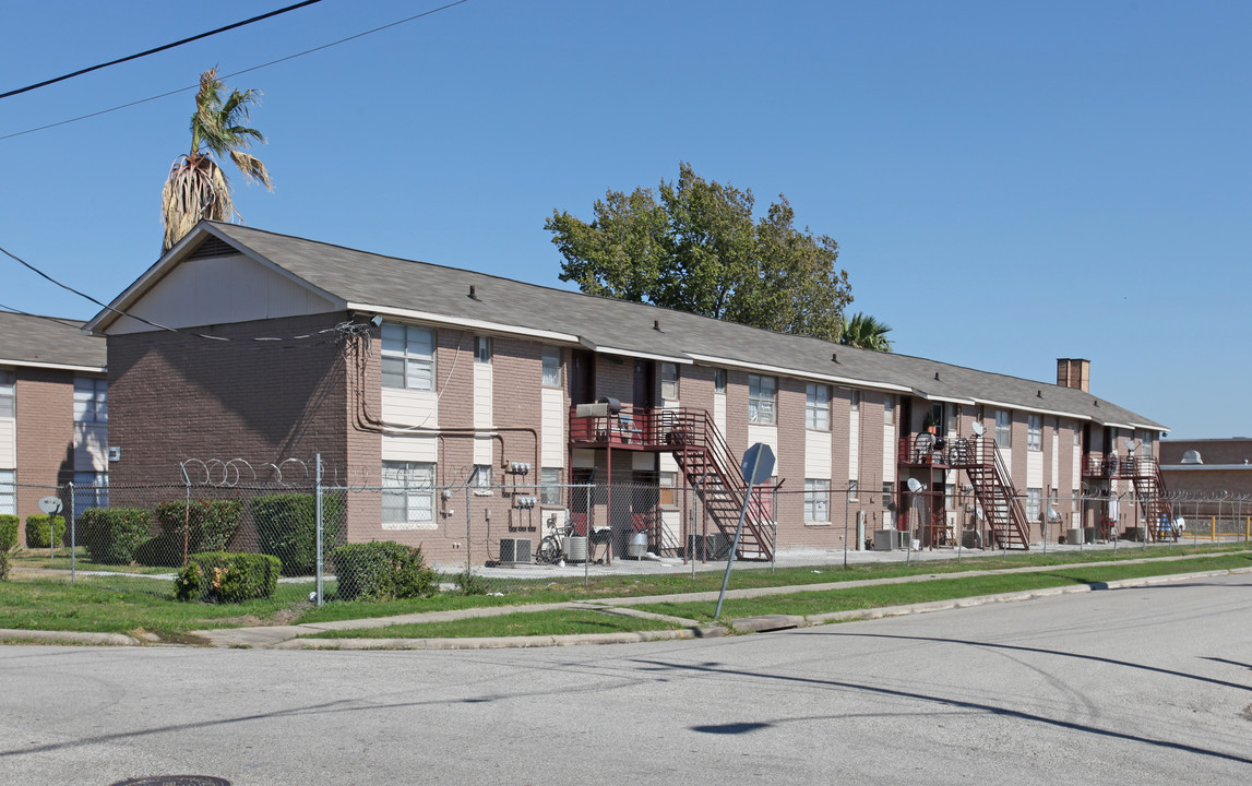 Wheatley Plaza Apartments in Houston, TX - Building Photo