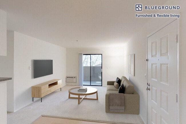 1600 Villa St