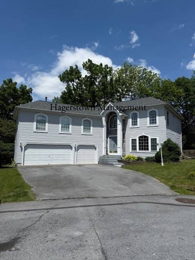 property at 11507 Rolling Green Ct