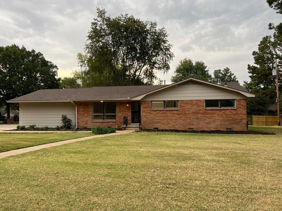 1805 Starling Dr in Jonesboro, AR - Building Photo