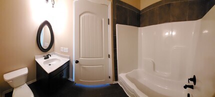 156 Center Pointe Dr, Unit B in Clarksville, TN - Building Photo - Building Photo