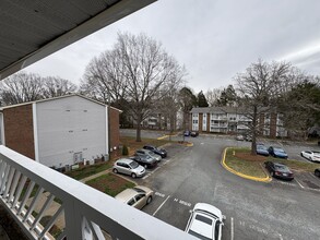 9521 Shannon Green Dr in Charlotte, NC - Foto de edificio - Building Photo