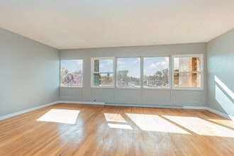 10448 W Cermak Rd in Westchester, IL - Foto de edificio - Building Photo