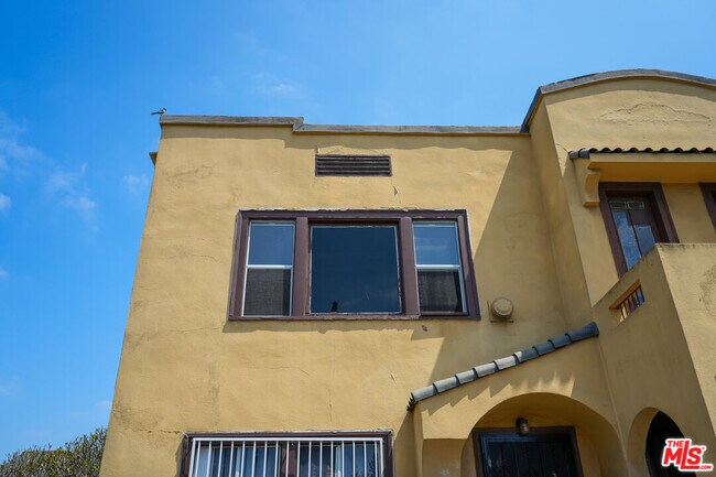 1353 W 49th St in Los Angeles, CA - Building Photo - Building Photo