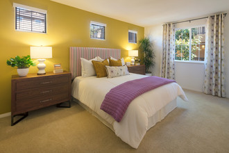 Torrey Ridge Apartment Homes in San Diego, CA - Foto de edificio - Building Photo