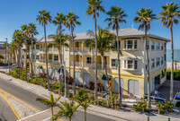 Sand Castle in Bradenton Beach, FL - Foto de edificio - Building Photo