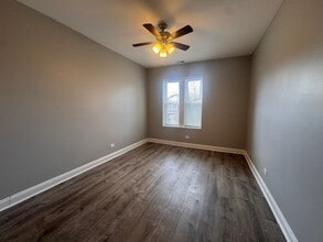 525-527 N Homan Ave., Unit 525-2s in Chicago, IL - Foto de edificio - Building Photo