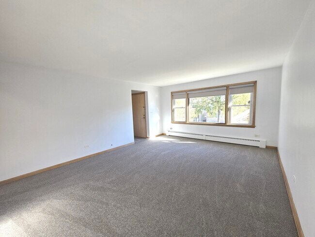 5626 N Menard Ave in Chicago, IL - Building Photo - Building Photo