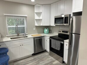 7020 Mango Ave S in St. Petersburg, FL - Building Photo - Building Photo