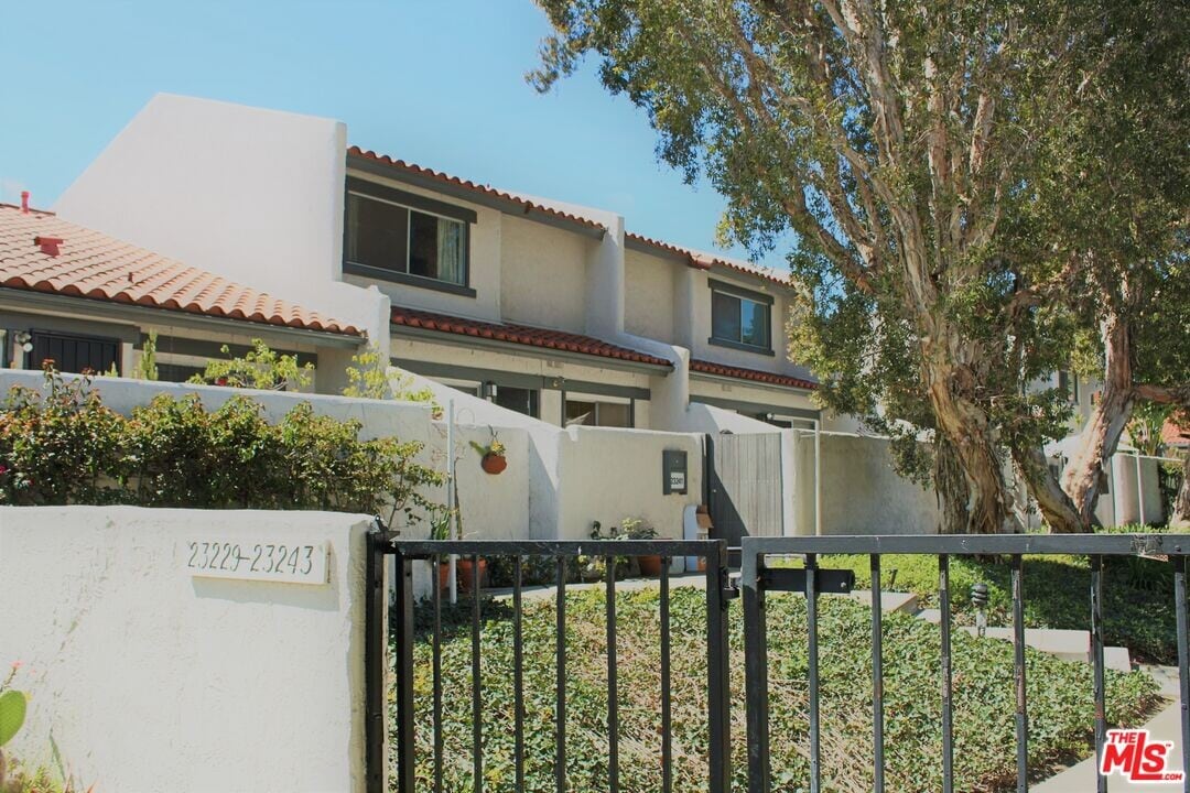 23241 Sesame St in Torrance, CA - Building Photo