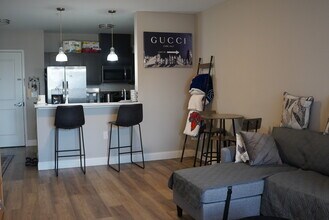 500 S Center St, Unit 1 bedroom Downtown Newark in Orange, NJ - Foto de edificio - Building Photo