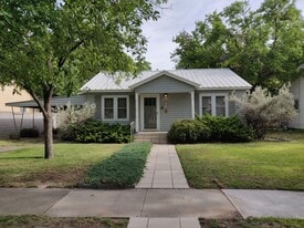 412 Mariposa St in Carlsbad, NM - Building Photo