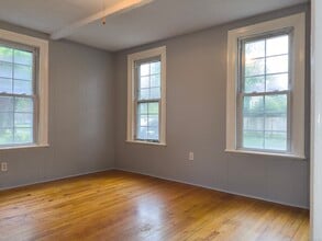 136 Maple St in Milford, CT - Building Photo - Building Photo